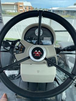 Massey Ferguson
5711 S