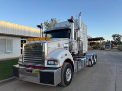2011 Mack Superliner White
