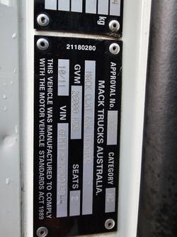 2011 Mack Superliner White