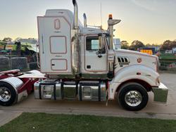 2011 Mack Superliner White