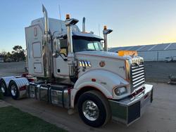2011 Mack Superliner White
