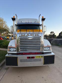 2011 Mack Superliner White