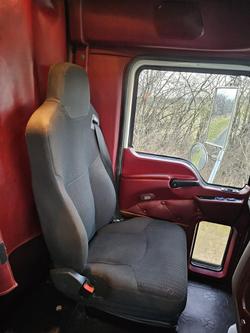 2011 Mack Superliner White