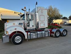 2011 Mack Superliner White
