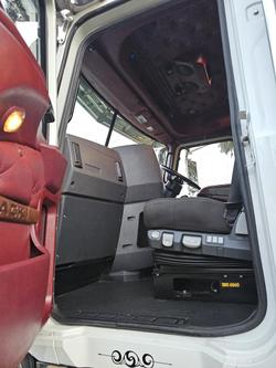 2011 Mack Superliner White