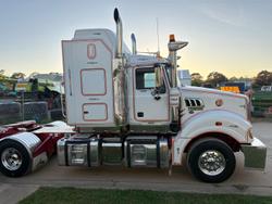 2011 Mack Superliner White
