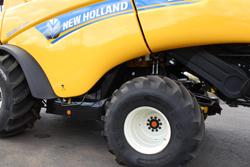 New Holland
Cr8.90 Combine