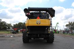 New Holland Cr8.90 Combine