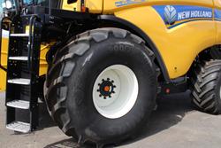 New Holland Cr8.90 Combine