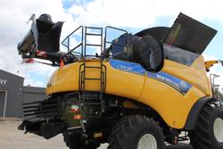 New Holland Cr8.90 Combine