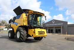 New Holland
Cr8.90 Combine