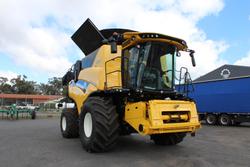 New Holland Cr8.90 Combine