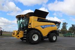 New Holland Cr8.90 Combine