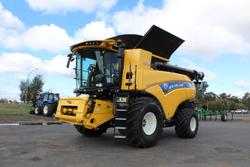 New Holland Cr8.90 Combine