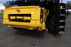 New Holland
Cr8.90 Combine