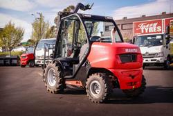 2023 Manitou Mc25-4 Red