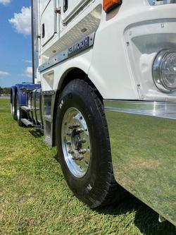 2018 Kenworth
                K200