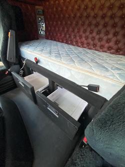 2018 Kenworth
                K200