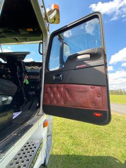 2018 Kenworth
                K200