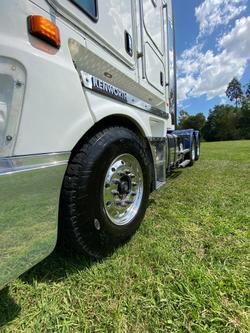 2018 Kenworth
                K200