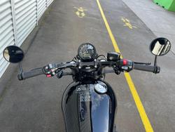 2025 Triumph Bonneville Bobber Bobber Black