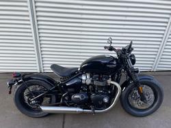 2025 Triumph Bonneville Bobber Bobber Black
