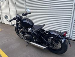 2025 Triumph Bonneville Bobber Bobber Black