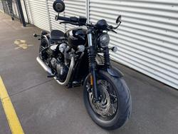 2025 Triumph Bonneville Bobber Bobber Black