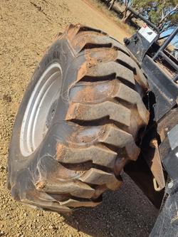 2011 CASE IH Wd2303 Red