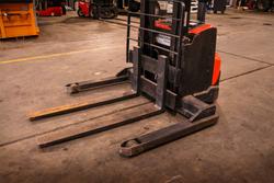 2012 Toyota Staxio Swe120s Power Stacker Orange