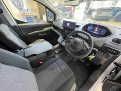 2024 Peugeot
                Partner Pro