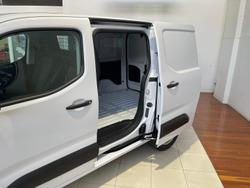 2024 Peugeot
                Partner Pro