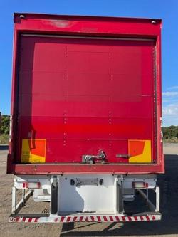 2011 Maxitrans 16P Dry Van Red