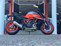 2022 KTM
                1290 Super Duke R 