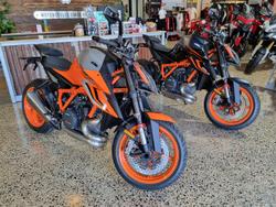 2022 KTM
                1290 Super Duke R 