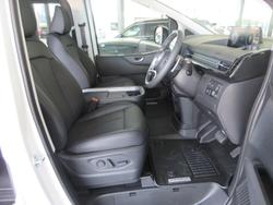 2024 Hyundai
                STARIA Highlander