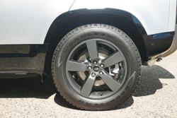 2024 Land Rover Defender 110 P400e X-Dynamic SE