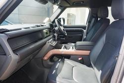 2024 Land Rover Defender 110 P400e X-Dynamic SE