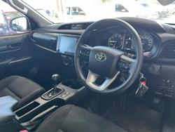 2023 Toyota
Hilux SR
