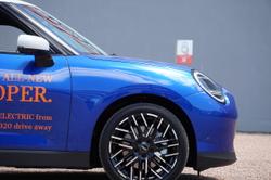 2024 MINI Cooper SE Favoured