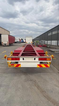 2000 Doric Engineering 53' Skeletal RED