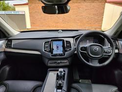 2023 Volvo
XC90 Recharge Ultimate T8 Plug-In Hybrid