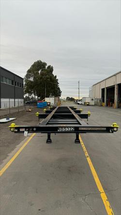 2012 Krueger 40' Skel Black