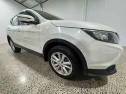 2017 Nissan
                QASHQAI ST