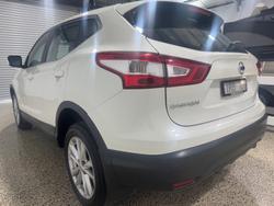 2017 Nissan
                QASHQAI ST