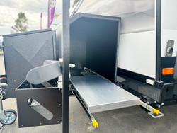 2024 Crusader My25 Excalibur Serenity Club Lounge Ensuite Couples Van