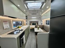 2024 Crusader My25 Excalibur Serenity Club Lounge Ensuite Couples Van