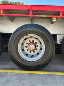 2015 Maxitrans St3 48' Flat Deck Open Semi Red