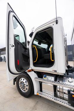 2022 Freightliner Cascadia 116 White