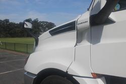 2024 Freightliner Cascadia 126 White